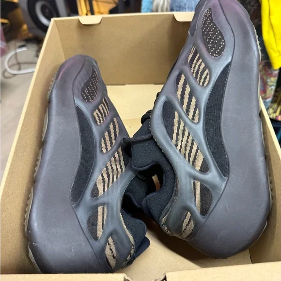 Adidas Yeezy 700 V3 Clay Brown sneaker Size 11 Men's Rare is available for purchase on au PAY Market - Imported Goods Online Store Co.Ltd. | au PAY Market - Online Shopping Site Adidas Yeezy 700 V3 Clay Brown sneaker Size 11 Men's Rare is available for purchase on au PAY Market - Imported Goods Online Store Co.Ltd. | au PAY Market - Online Shopping Site